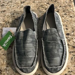 NWT- Sanuk Donna Vintage Camo- size 9 Women’s